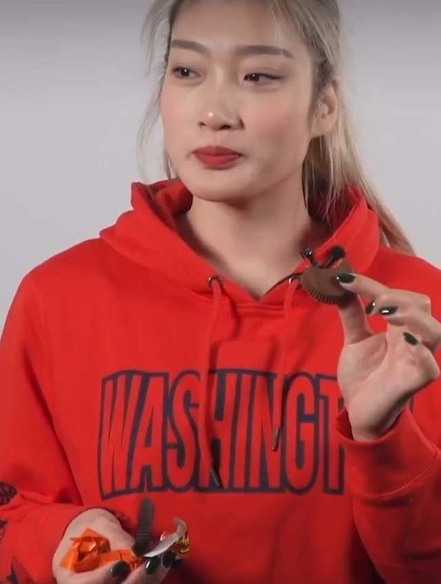 光荣的背后